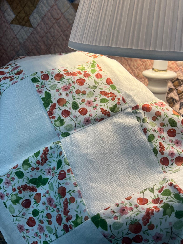 Linen For Summer Berries Quilt 75cm - white or natural