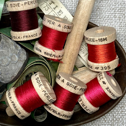 Au Ver A Soie Red Silk Spool Set