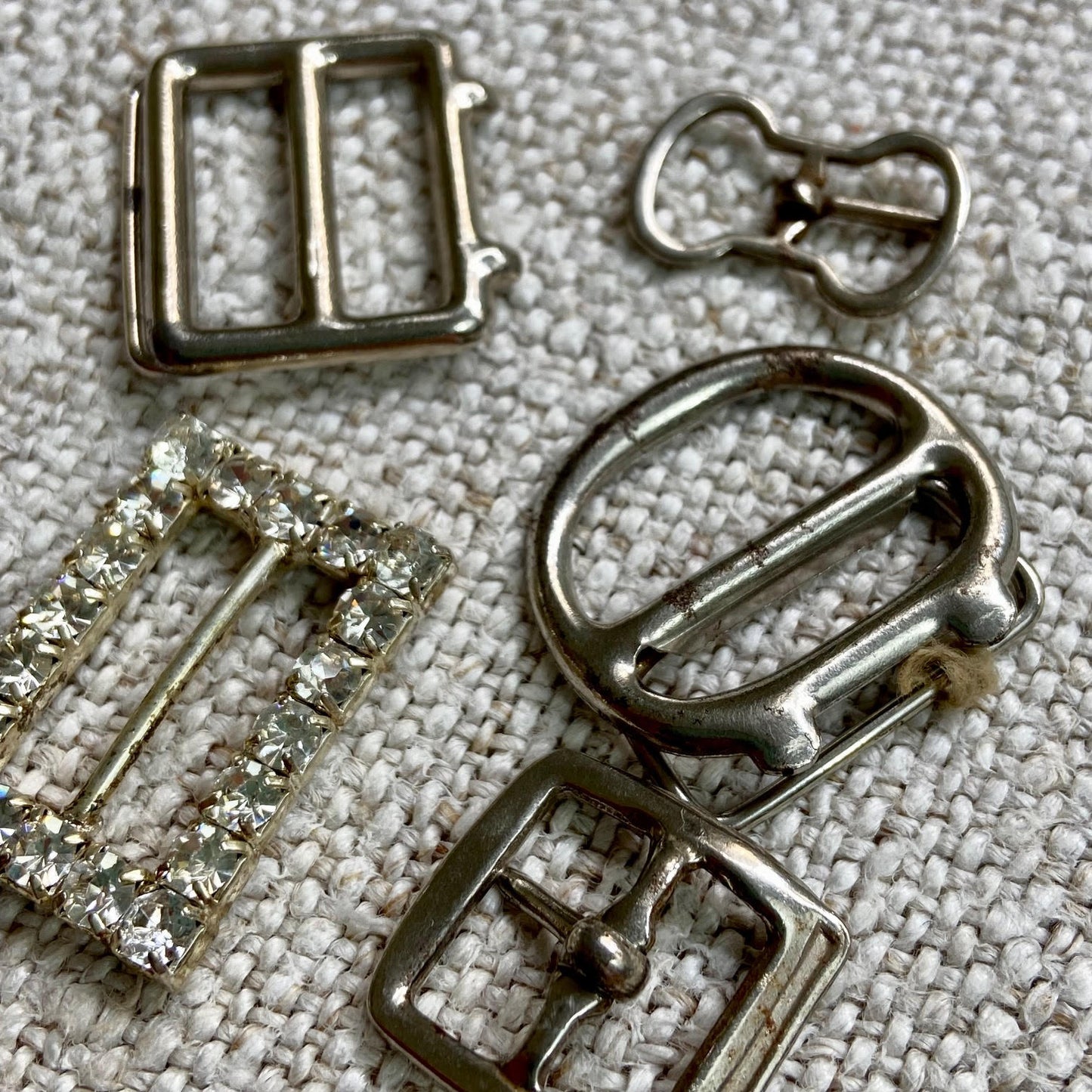 Small Metal Buckles - Item 23530